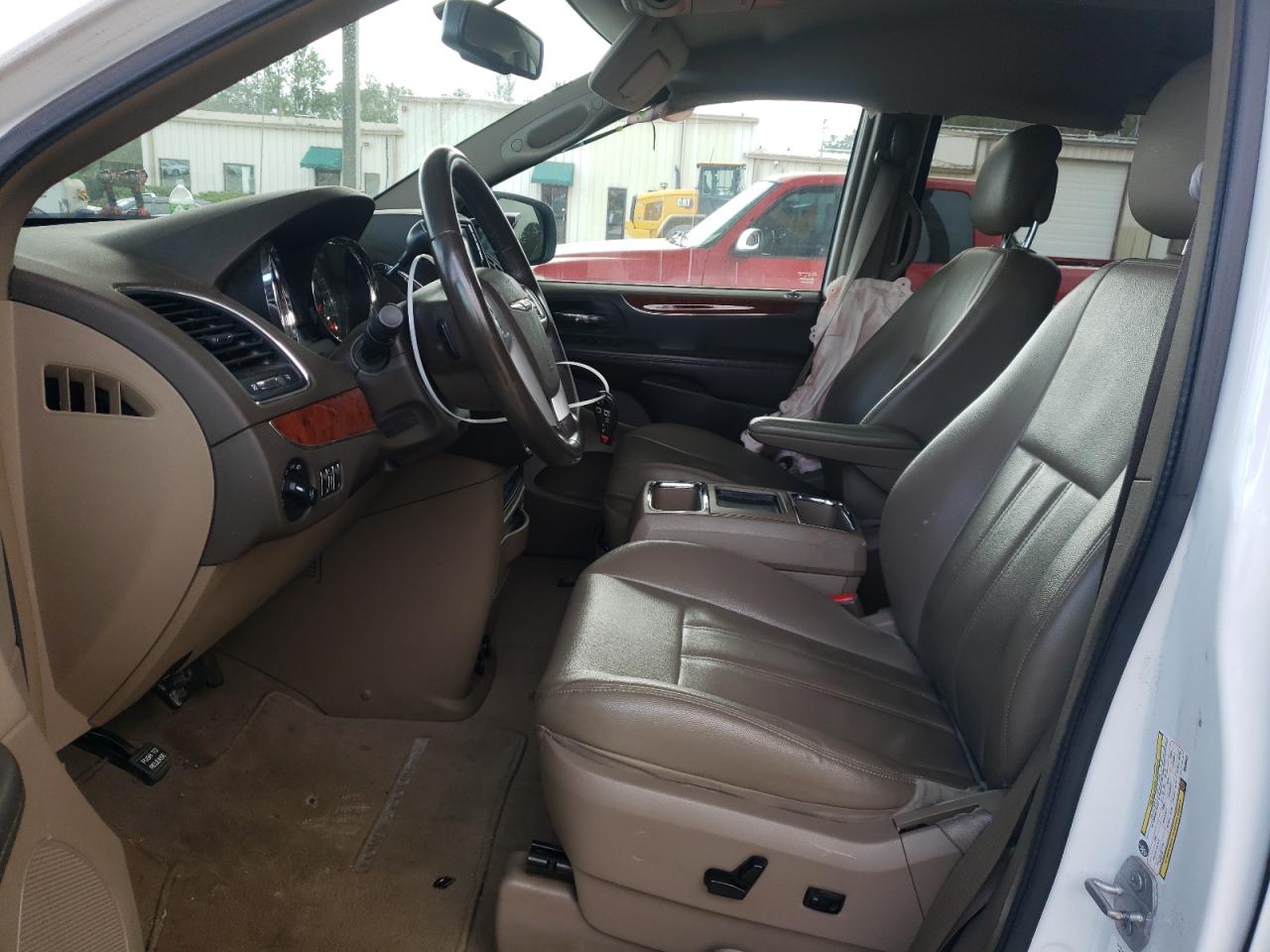 2014 Chrysler Town & Country - Image 7