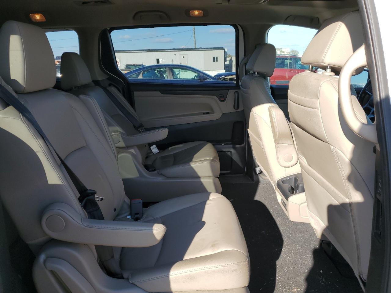 2018 Honda Odyssey - Image 11