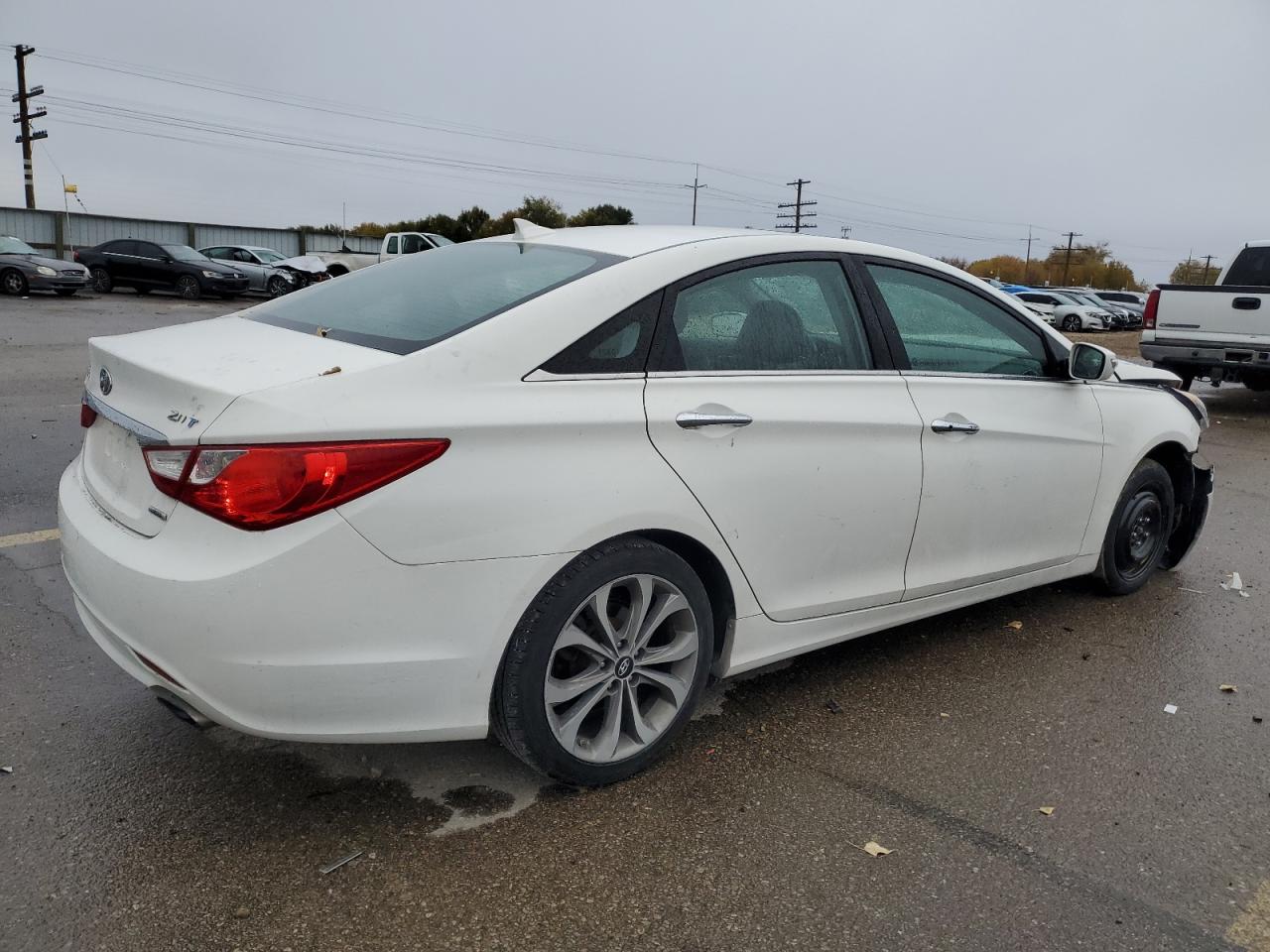 2013 Hyundai Sonata - Image 3