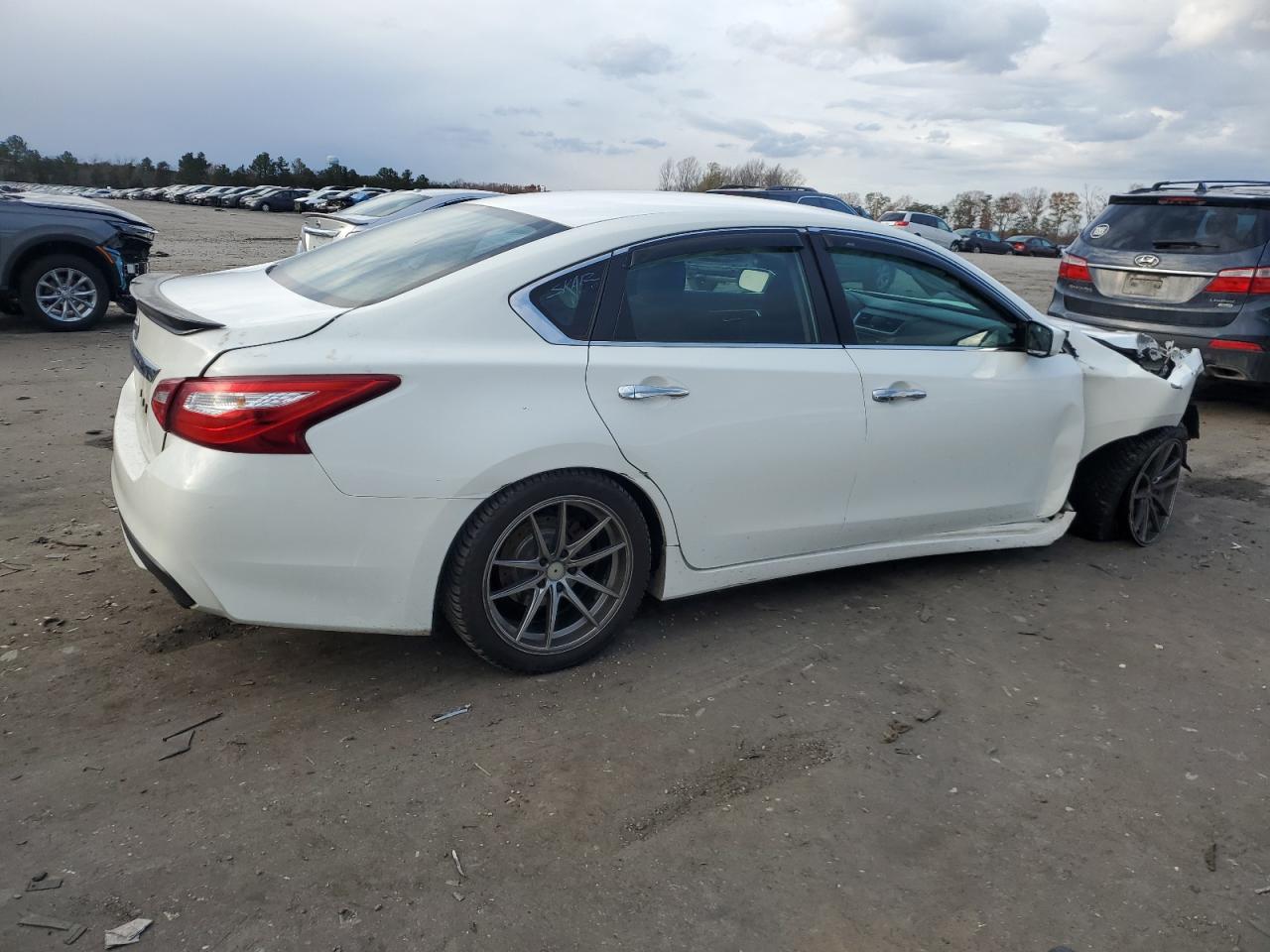 2016 Nissan Altima - Image 3