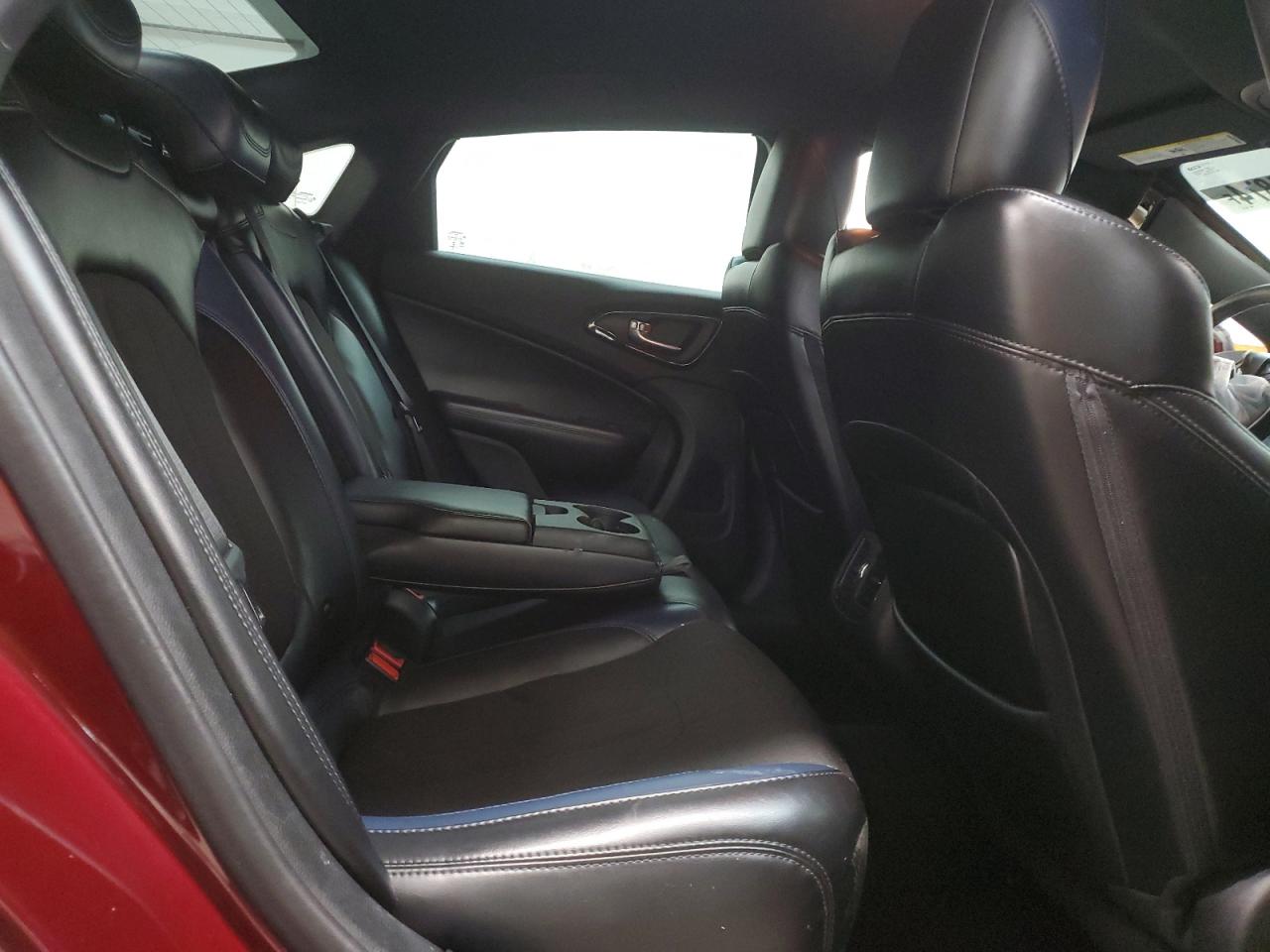 2015 Chrysler 200 - Image 10