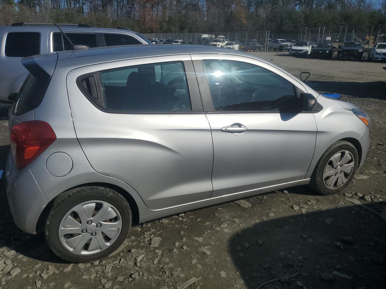 VIN KL8CB6SA3JC468491 2018 CHEVROLET SPARK no.3