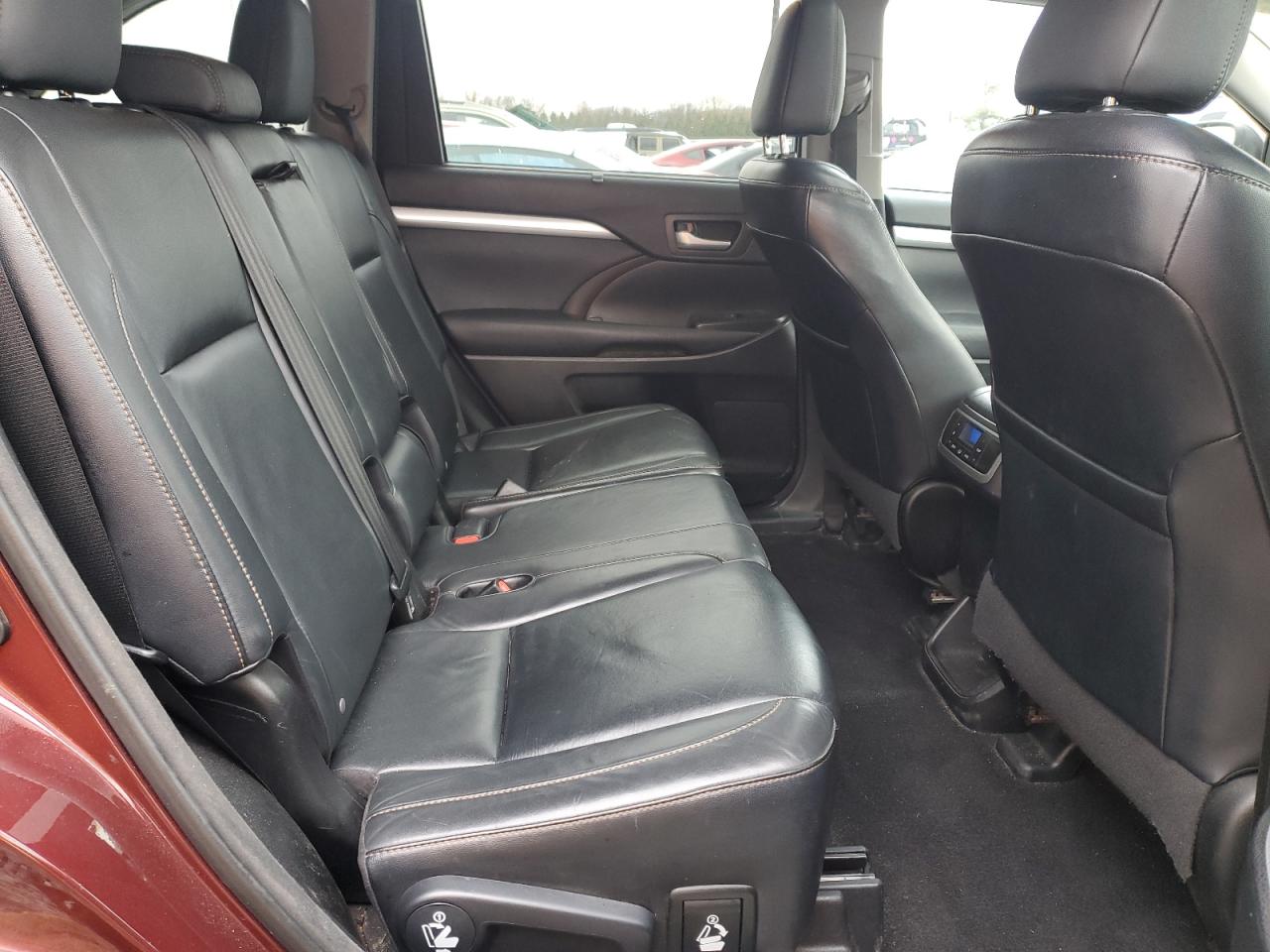 2015 Toyota Highlander - Image 11