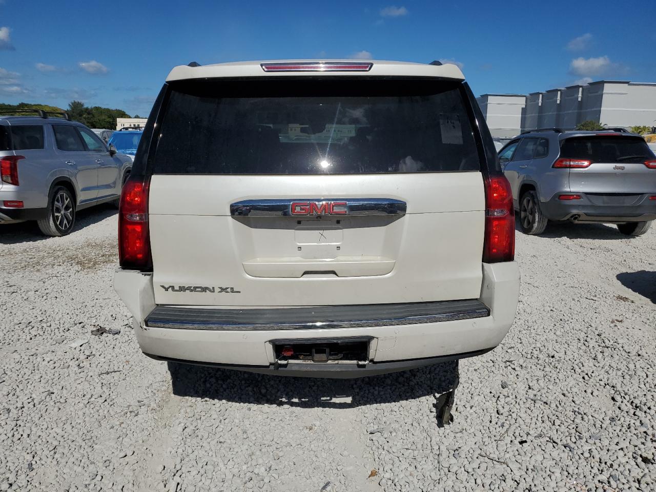 VIN 1GKS2JKJ8FR585675 2015 GMC YUKON no.6