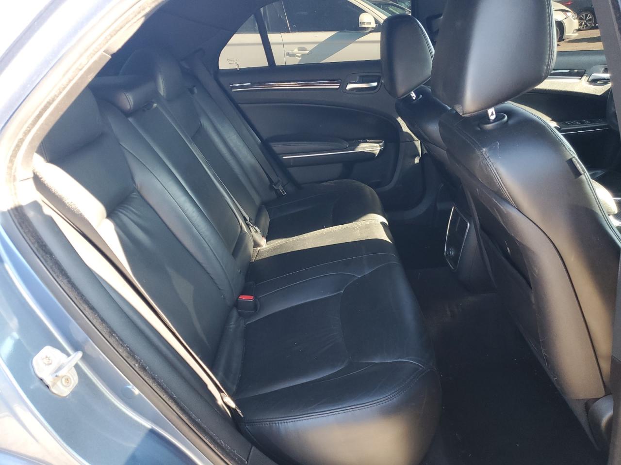 2011 Chrysler 300 - Image 11