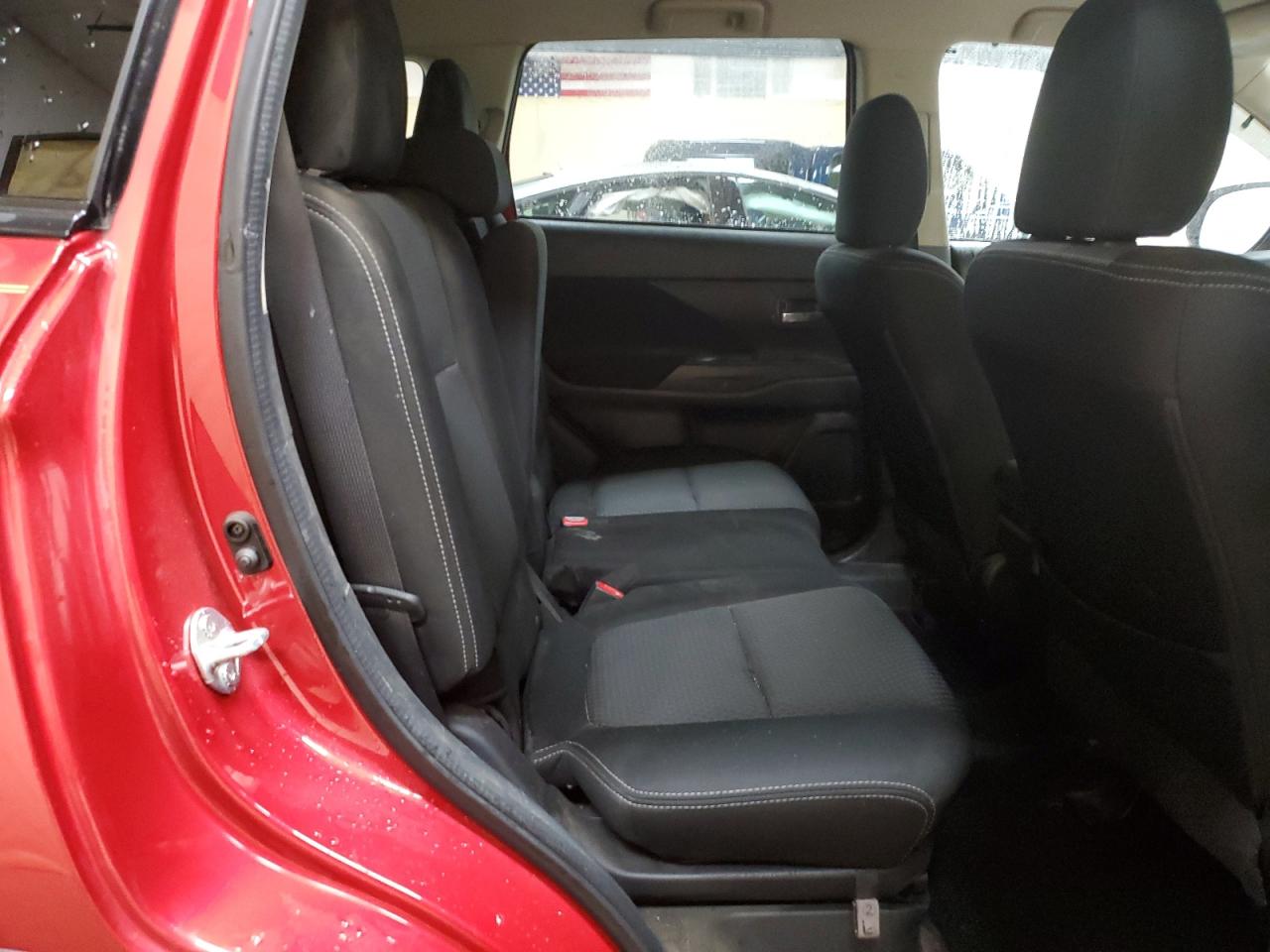 2017 Mitsubishi Outlander - Image 11