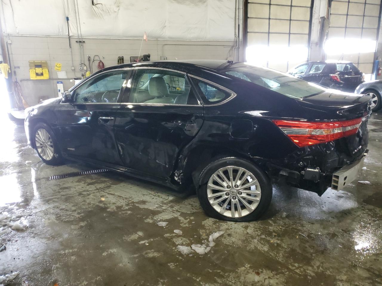 2013 Toyota Avalon - Image 2