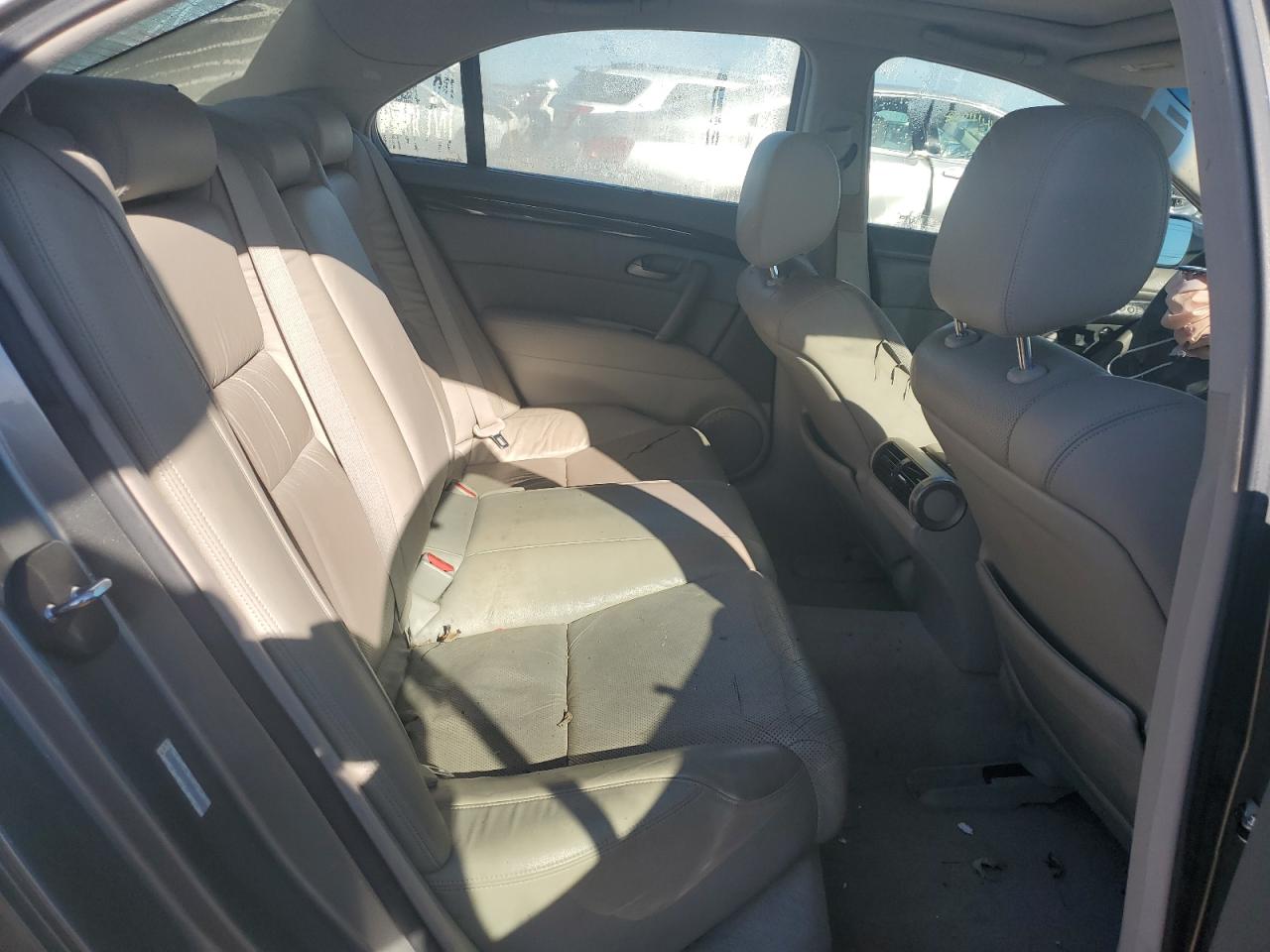 2010 Acura RL - Image 10