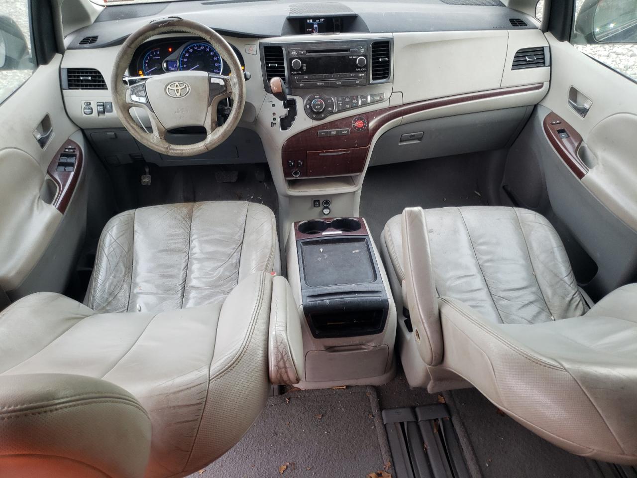 2011 Toyota Sienna - Image 8