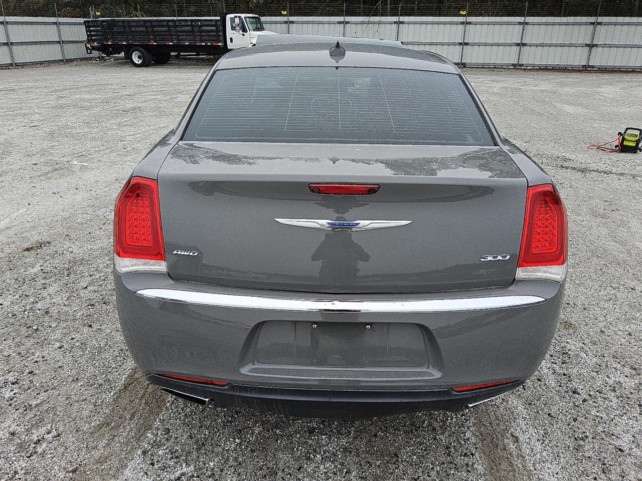 VIN 2C3CCAKG6JH181675 2018 CHRYSLER 300 no.6