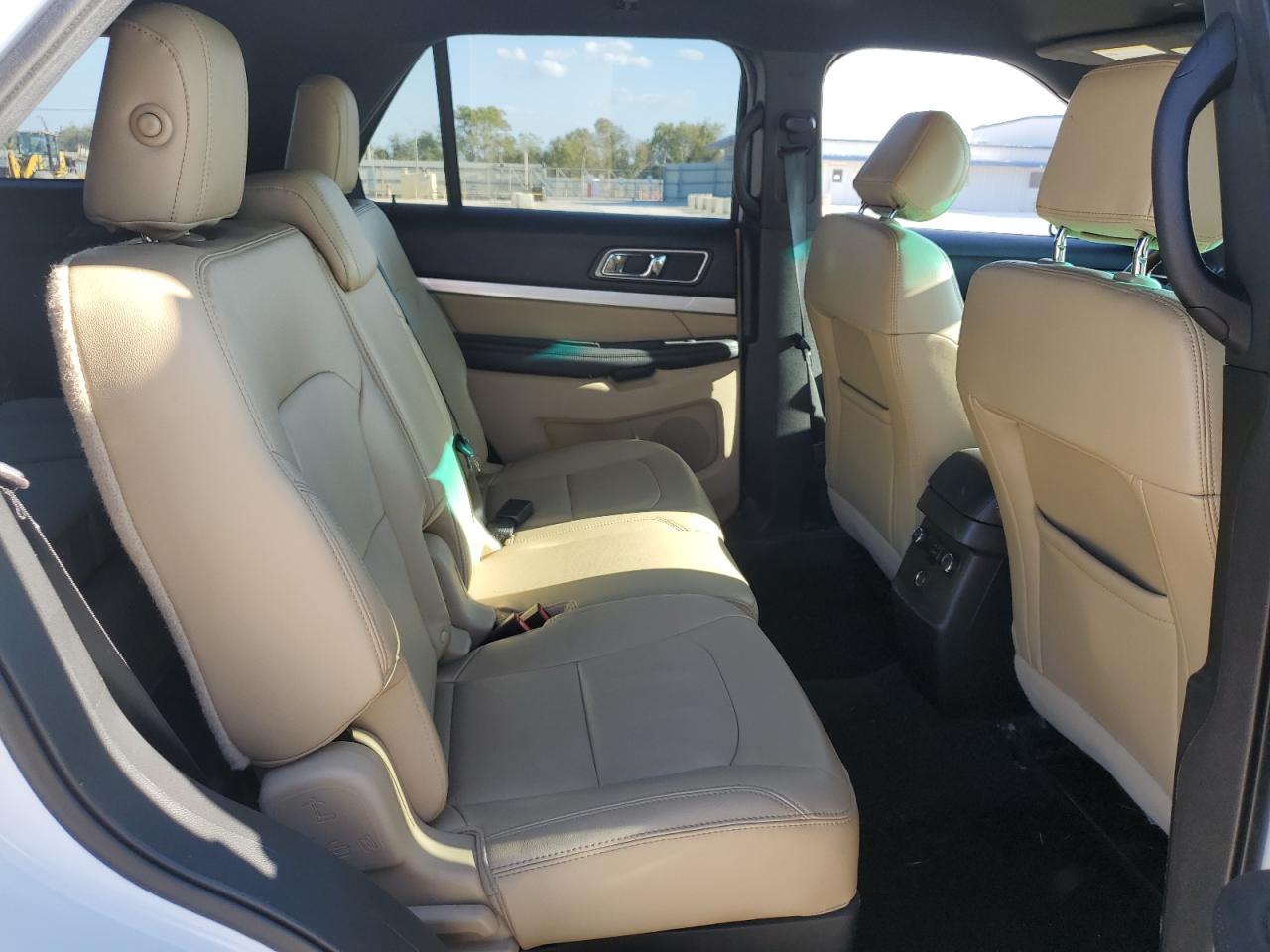 2017 Ford Explorer - Image 11