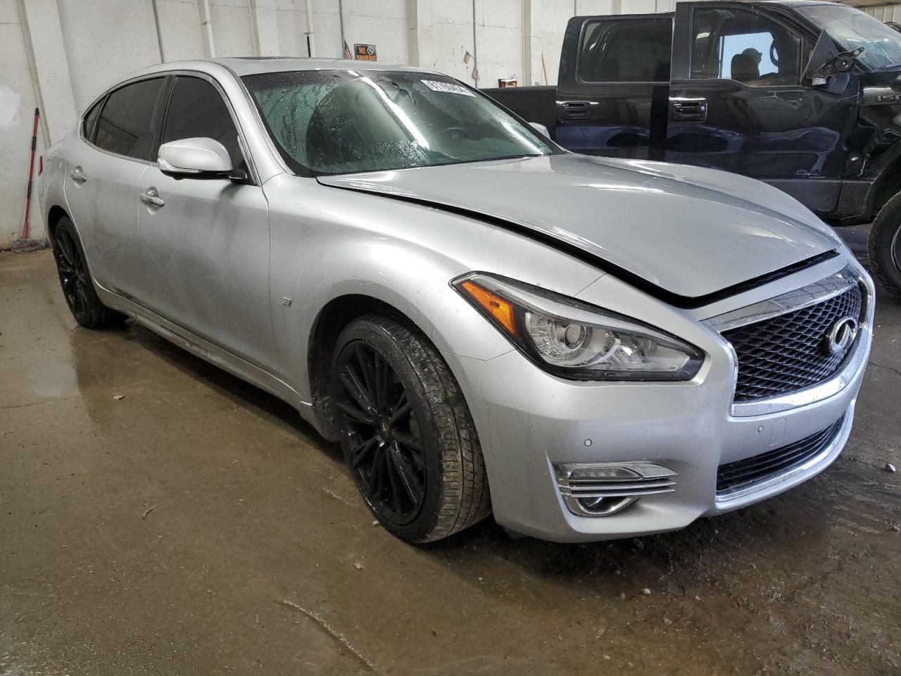 2017 Infiniti Q70 - Image 4
