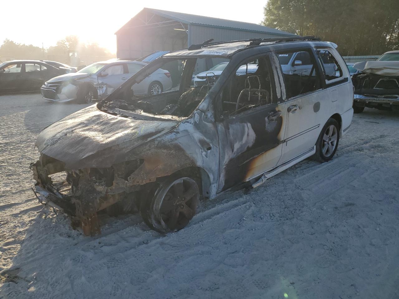 2004 Mazda MPV - Image 1