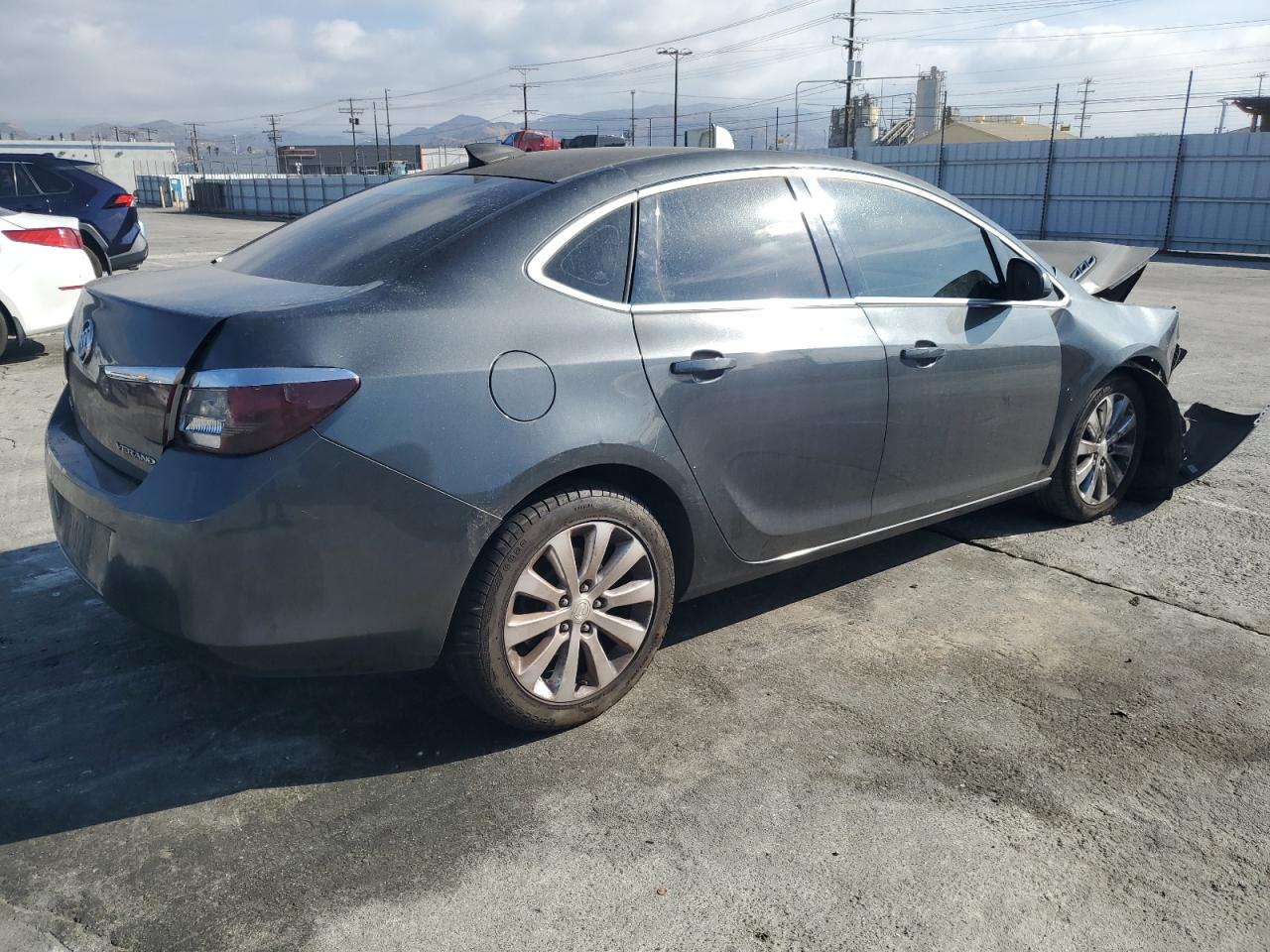 VIN 1G4PP5SK0G4125889 2016 BUICK VERANO no.3