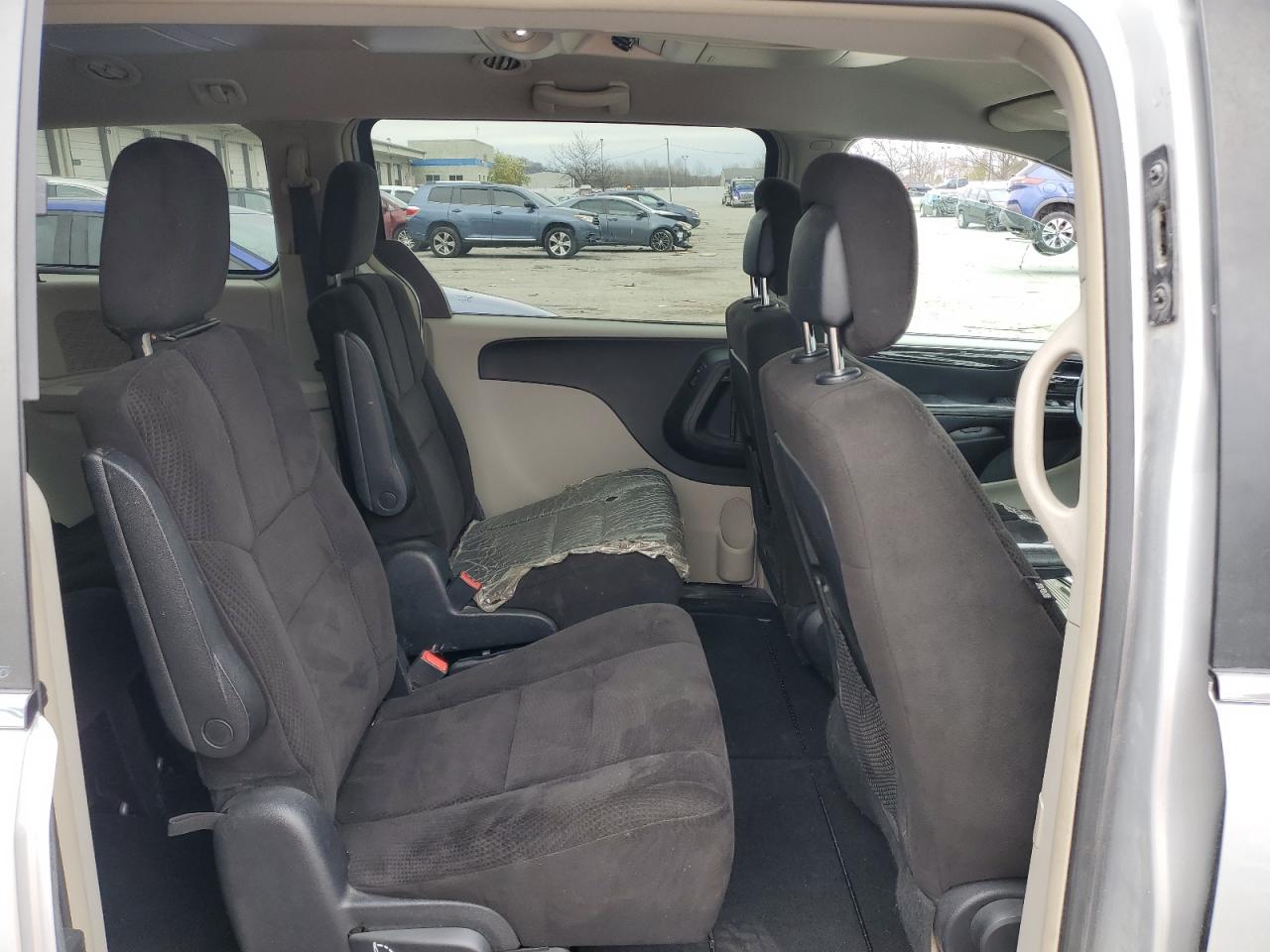 2012 Dodge Caravan - Image 11