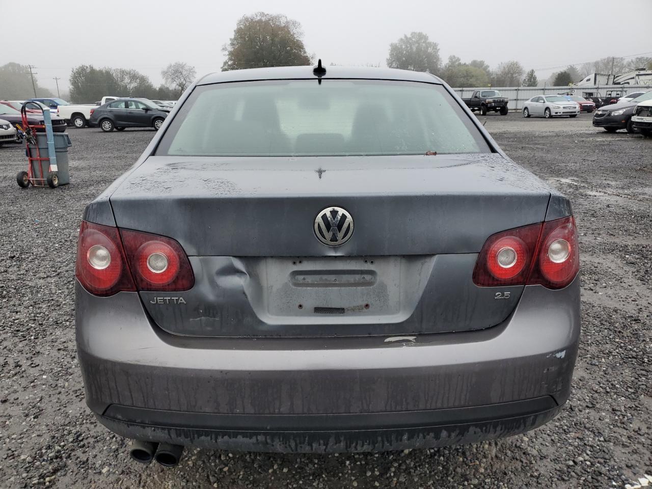 2010 Volkswagen Jetta - Image 6