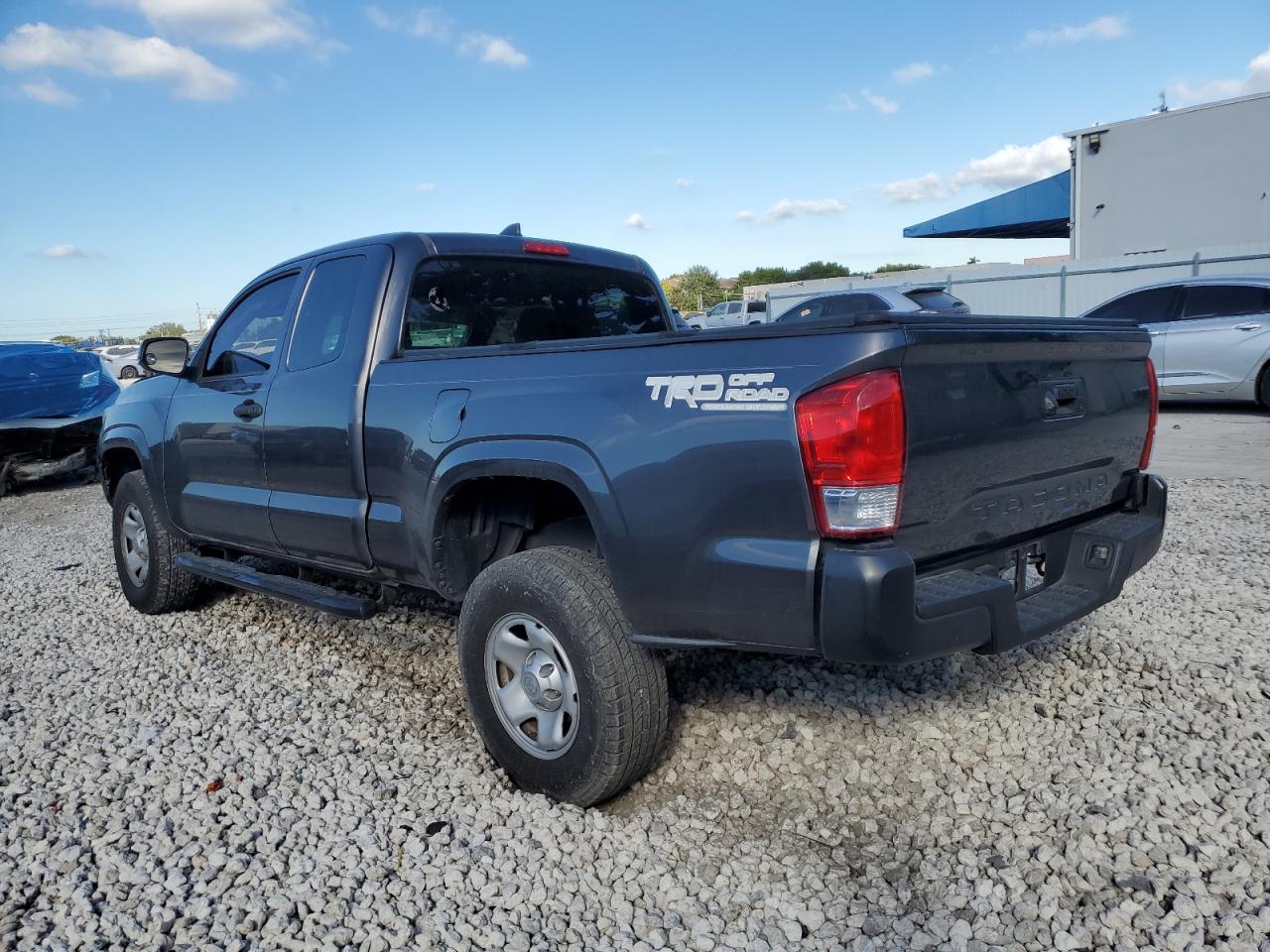 VIN 5TFRX5GN0HX078976 2017 TOYOTA TACOMA no.2