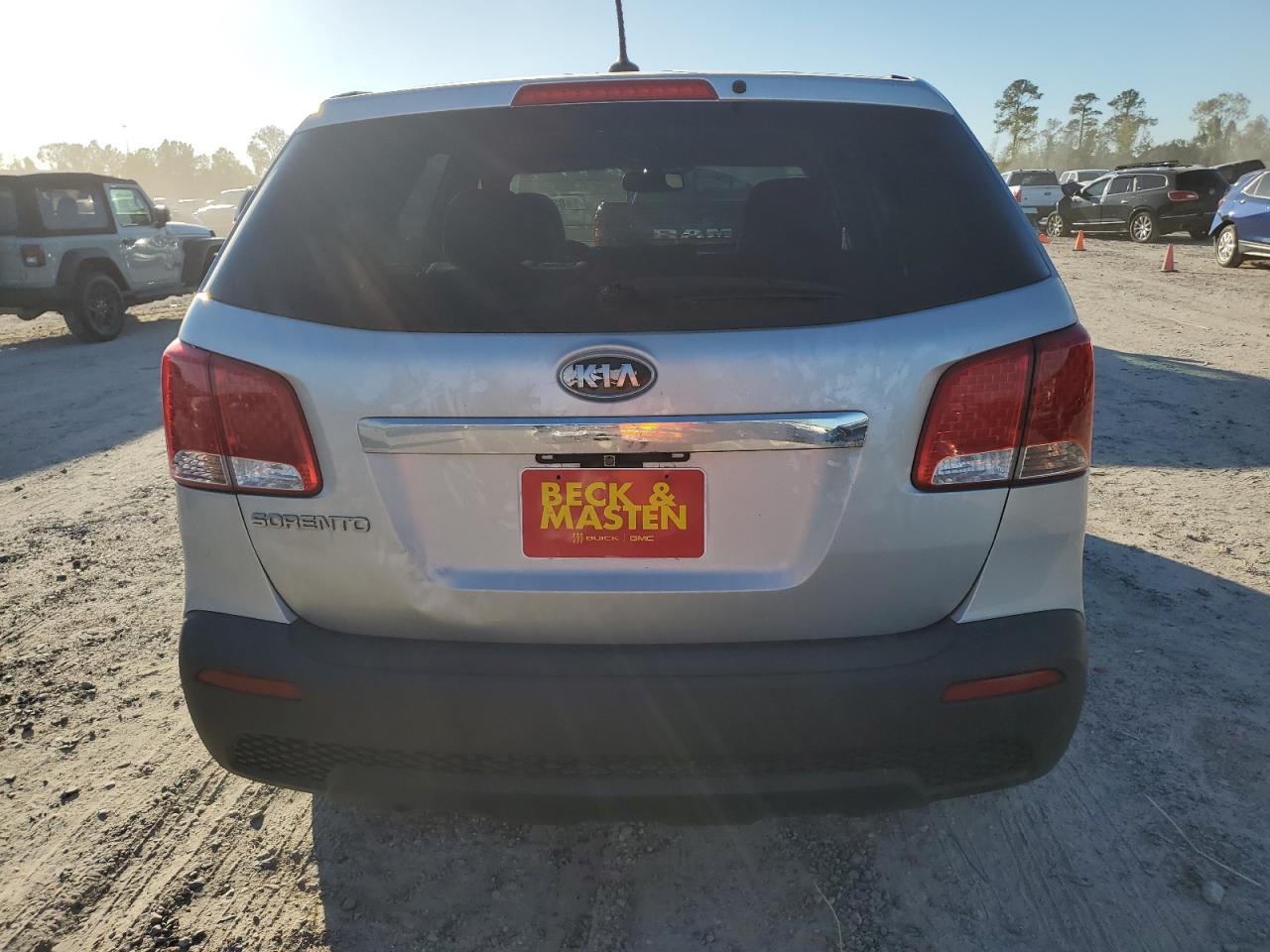 2011 Kia Sorento Base VIN: 5XYKT3A17BG163251 Lot: 82025954