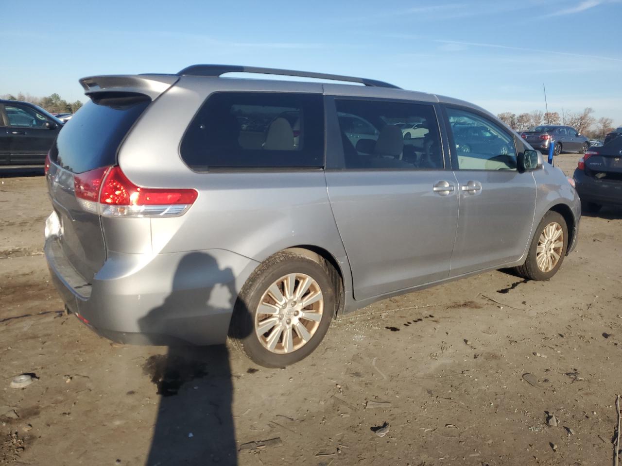 2012 Toyota Sienna - Image 3
