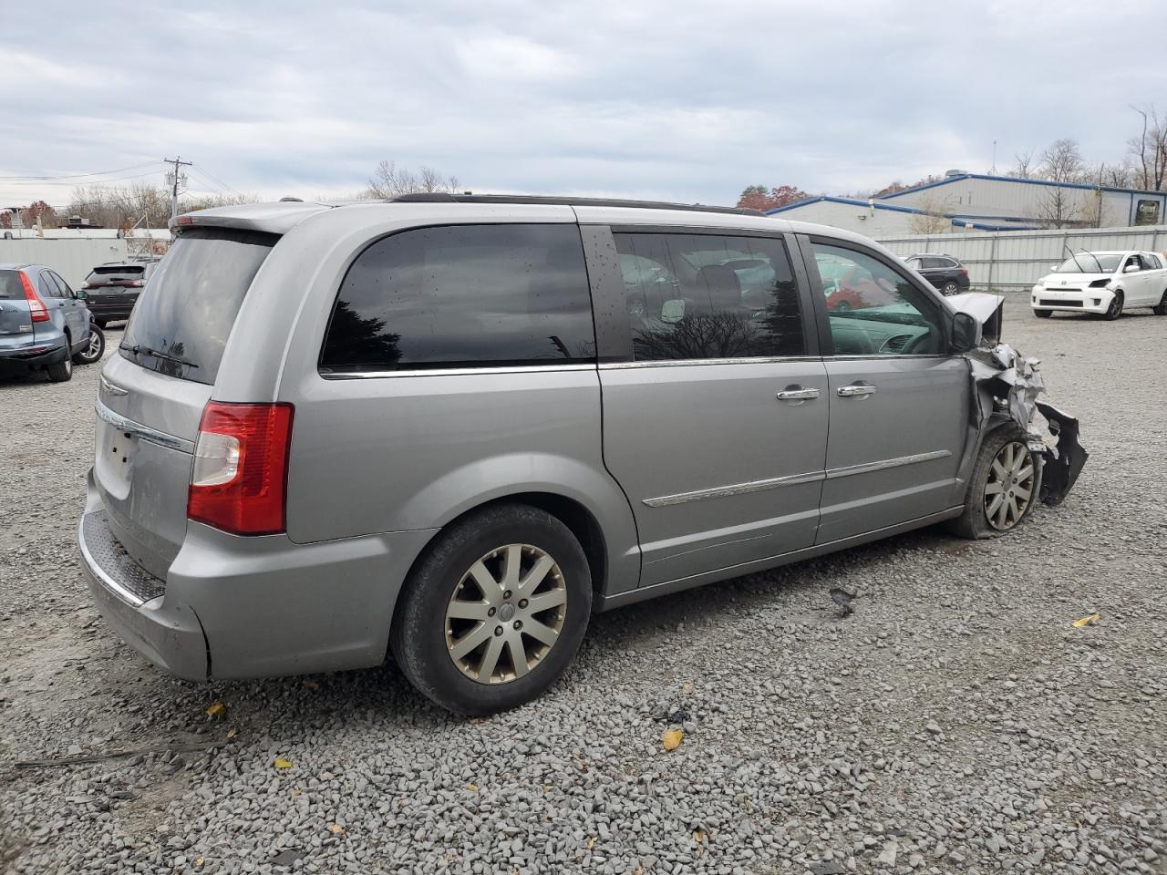 2016 Chrysler Town & Country - Image 3