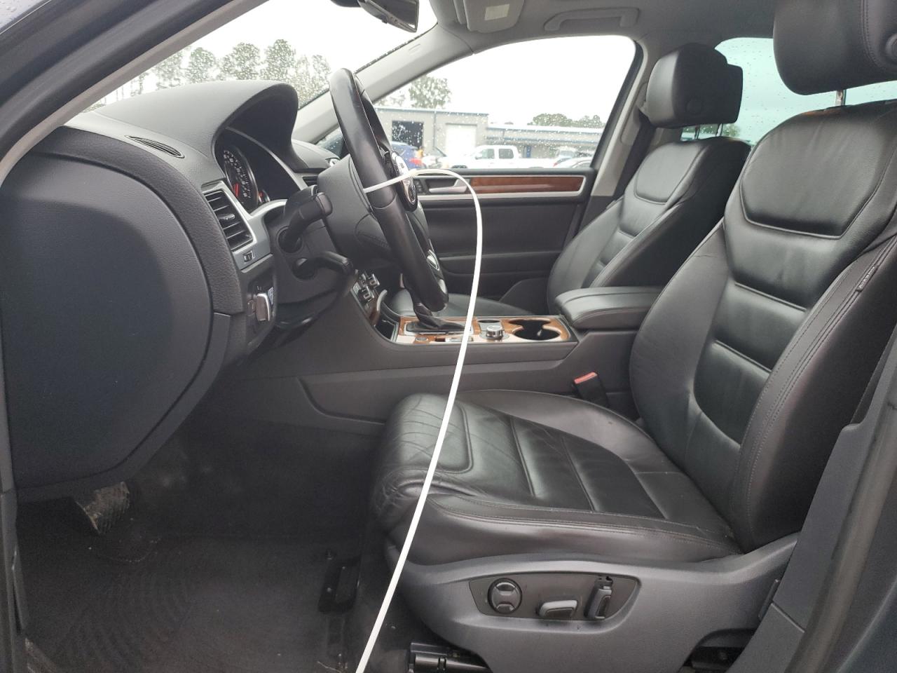 2014 Volkswagen Touareg - Image 7