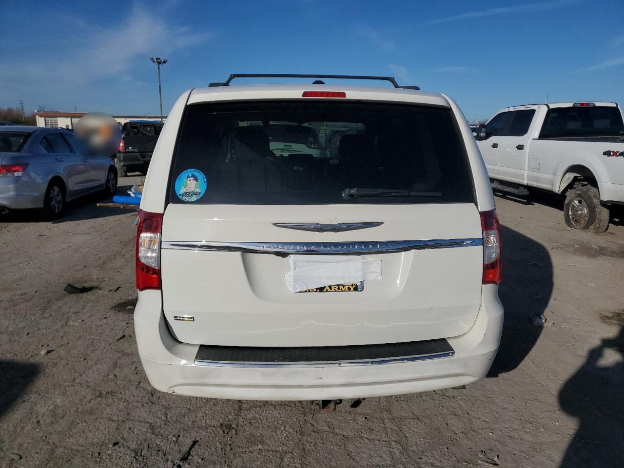 2013 Chrysler Town & Country - Image 6