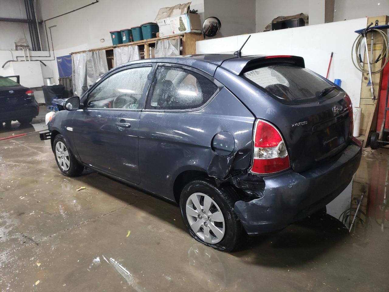 2010 Hyundai Accent - Image 2