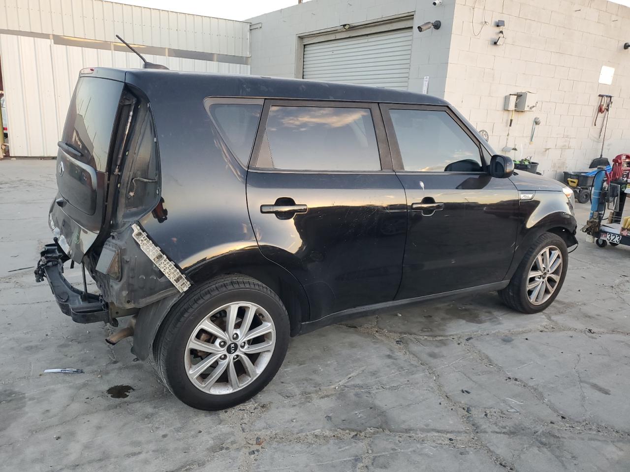 VIN KNDJP3A58K7652807 2019 KIA SOUL no.3