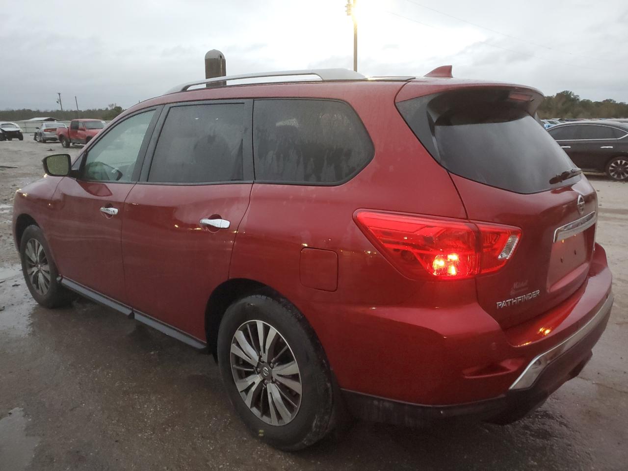 2019 Nissan Pathfinder - Image 2