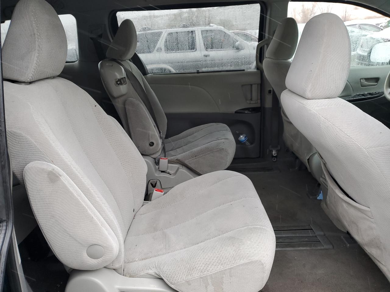 2011 Toyota Sienna - Image 11