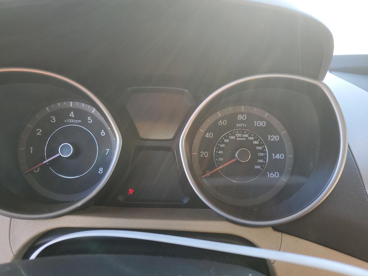 2012 Hyundai Elantra - Image 10