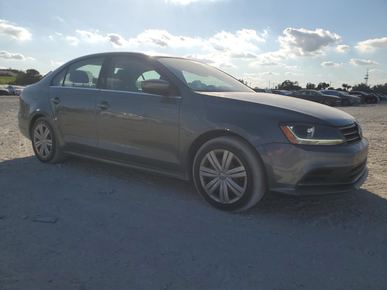 2017 Volkswagen Jetta - Image 4