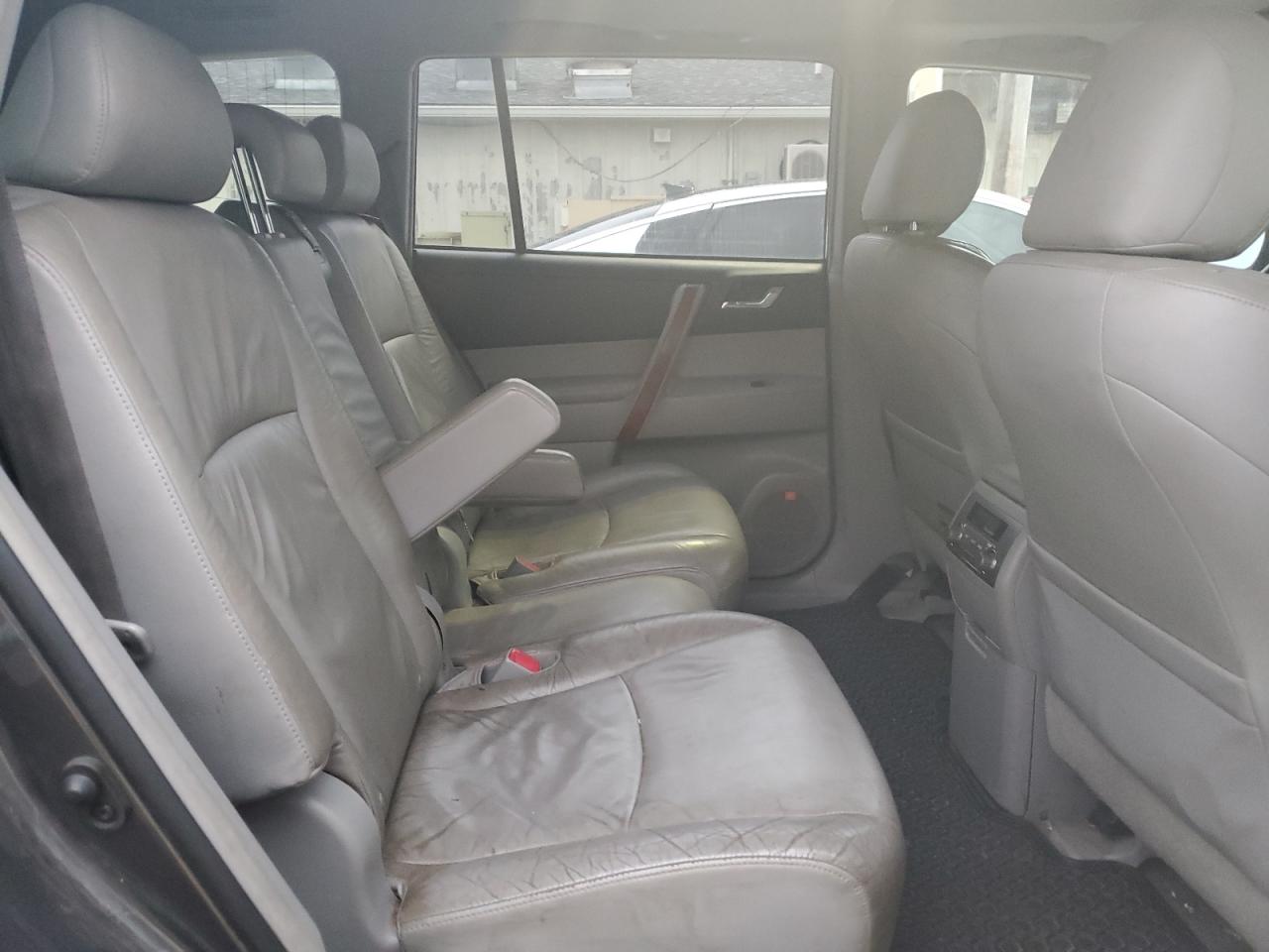 2009 Toyota Highlander - Image 11