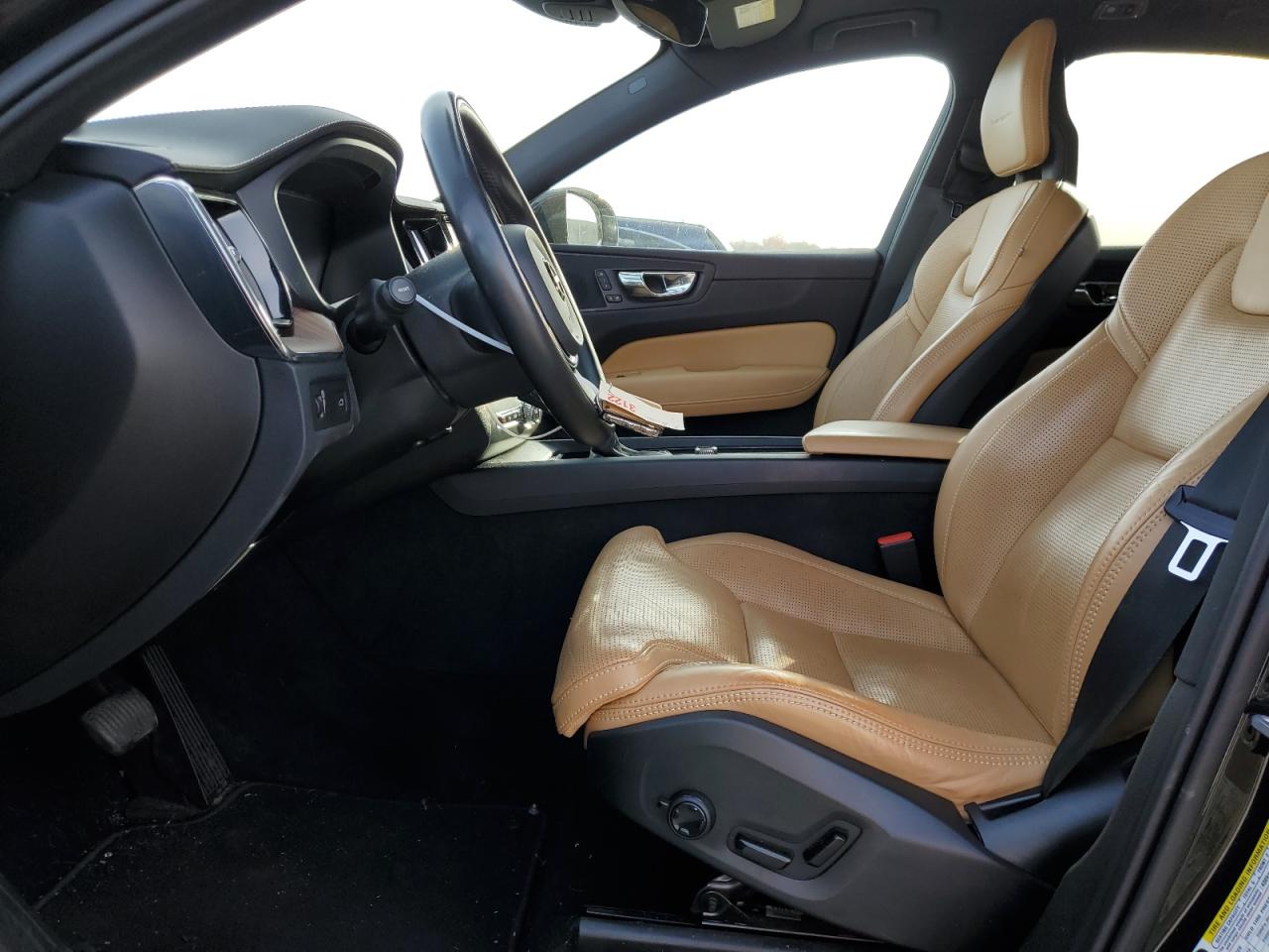 2018 Volvo XC60 - Image 7