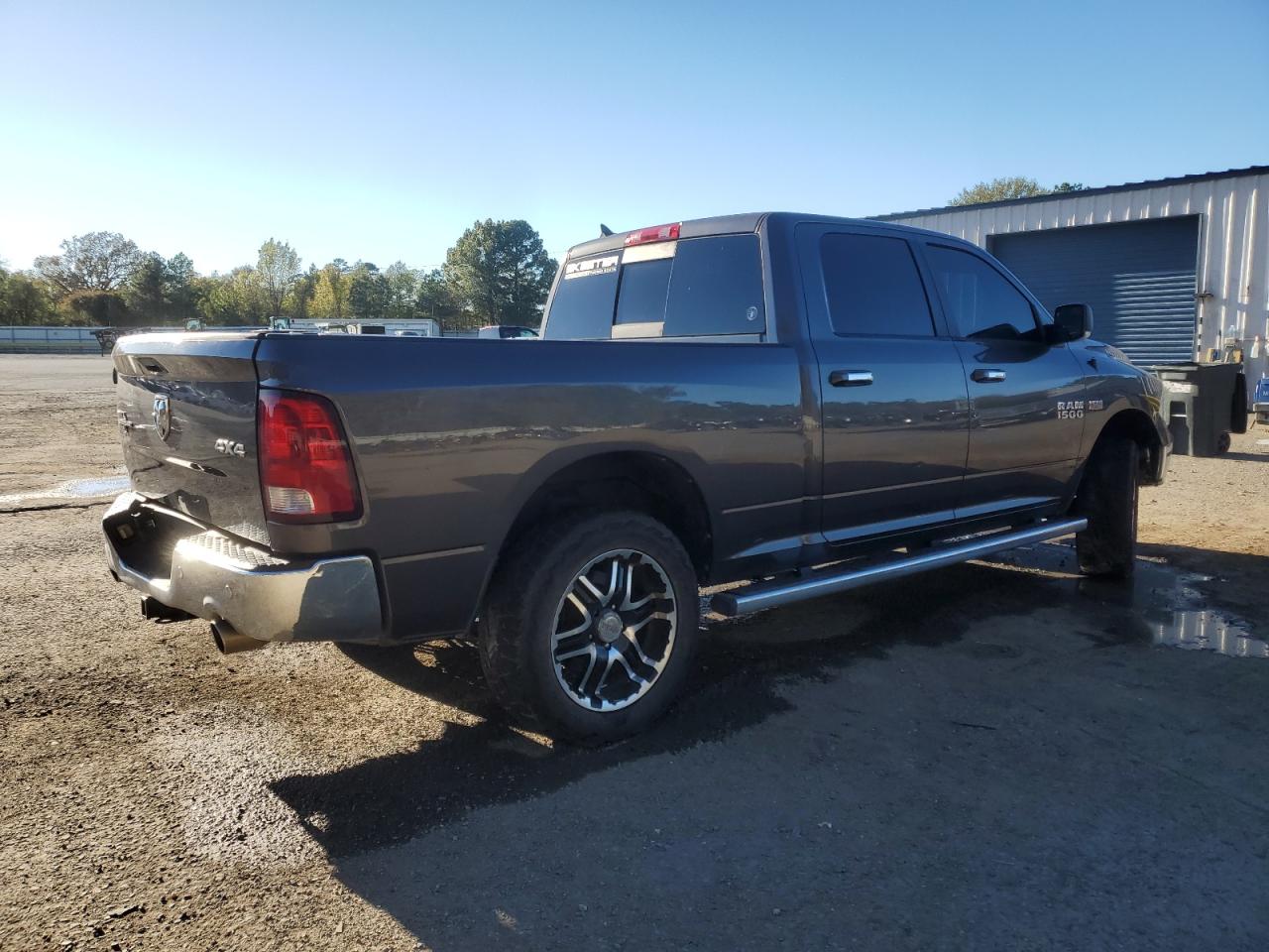 2016 RAM 1500 - Image 3