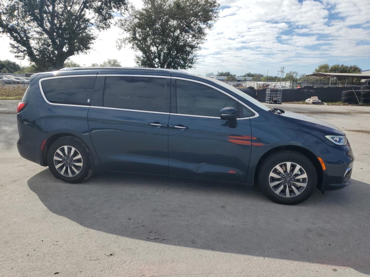 2021 Chrysler Pacifica - Image 4