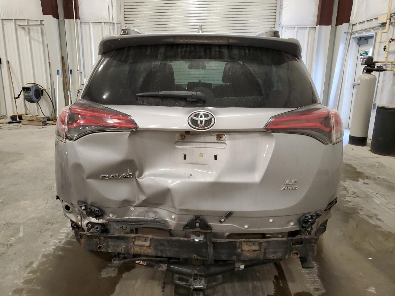 2018 Toyota Rav4 Le VIN: JTMBFREV5JD256676 Lot: 79513044