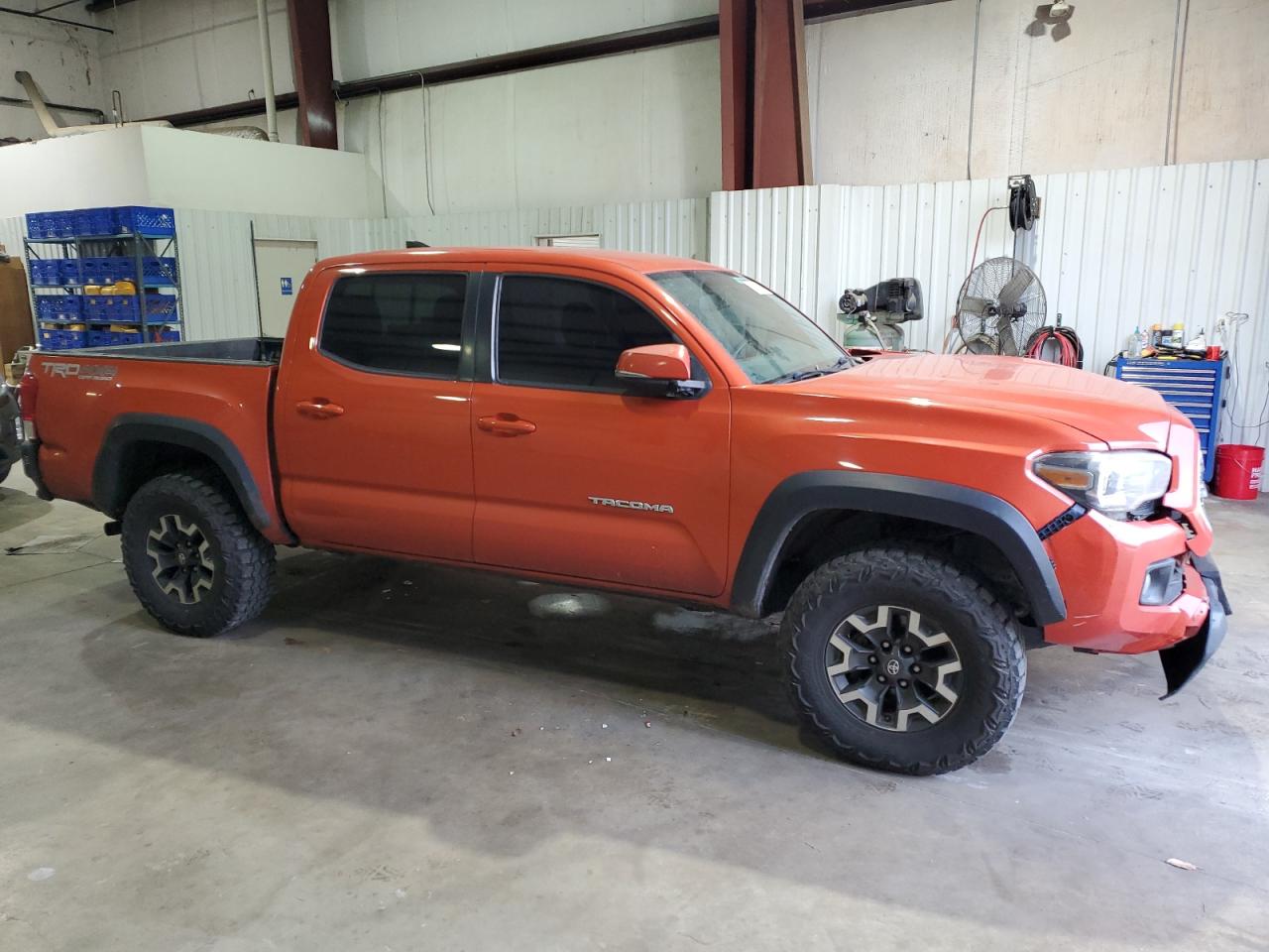 VIN 5TFCZ5AN0HX092434 2017 TOYOTA TACOMA no.4