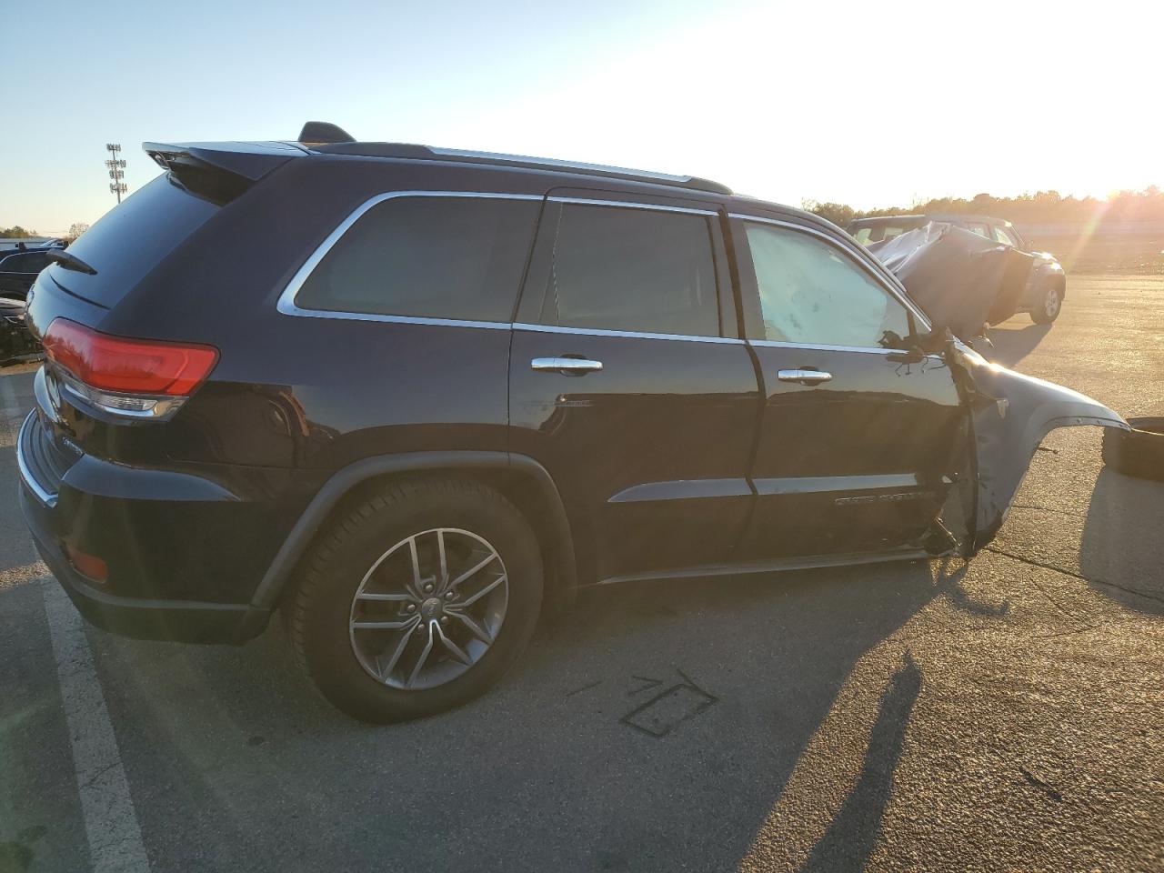 2017 Jeep Grand Cherokee - Image 3