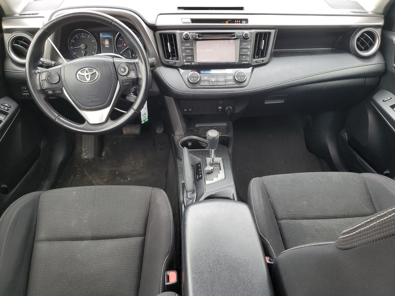 VIN JTMWFREV3HJ137005 2017 TOYOTA RAV4 no.8