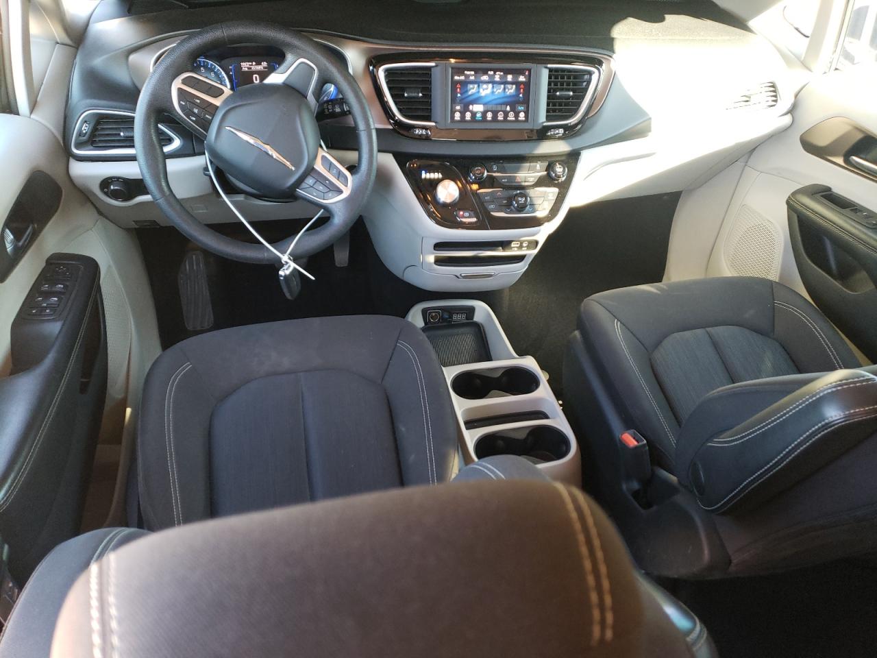 2020 Chrysler Voyager - Image 8