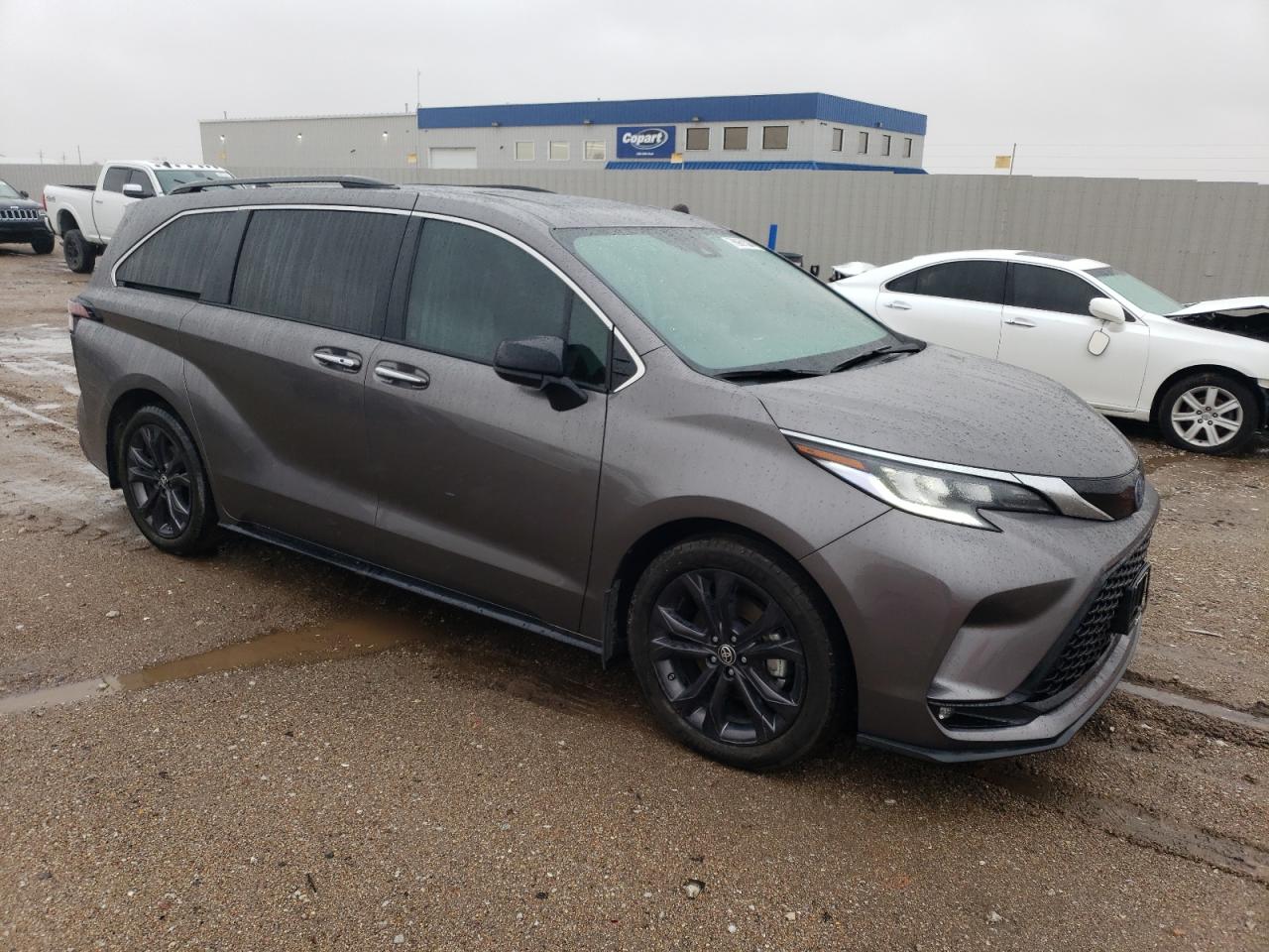 2022 Toyota Sienna - Image 4
