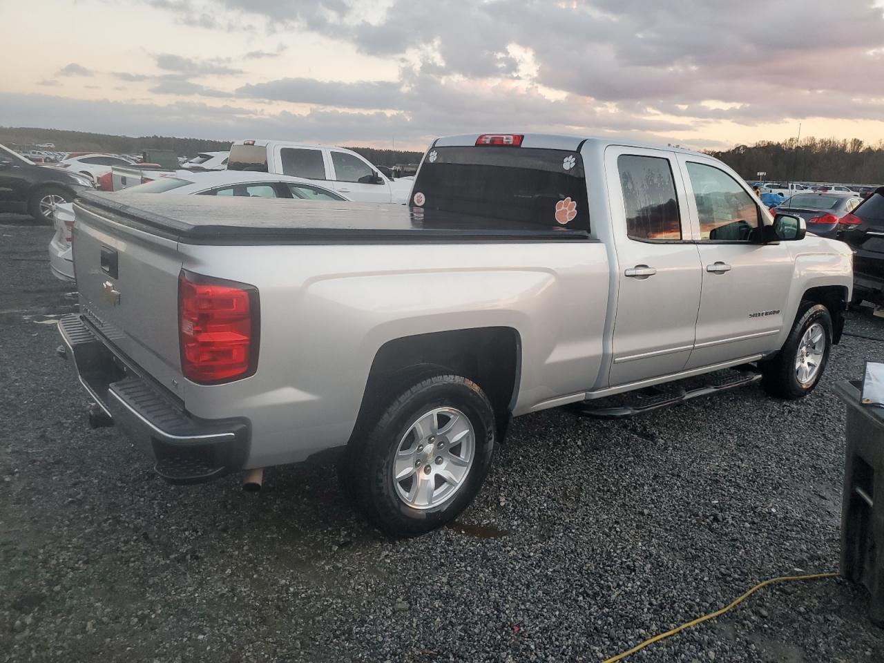 2015 Chevrolet Silverado - Image 3