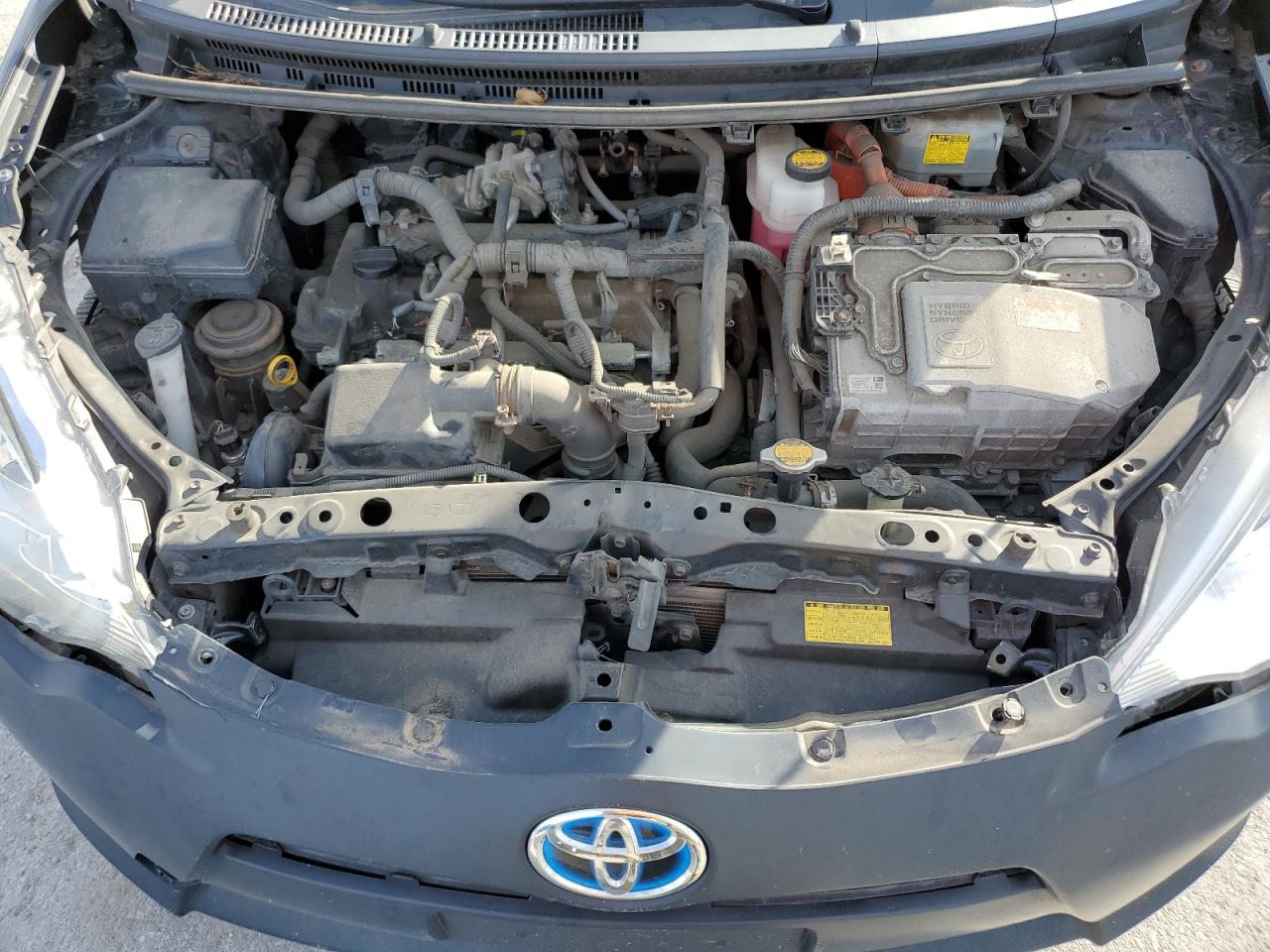 2014 Toyota Prius - Image 12