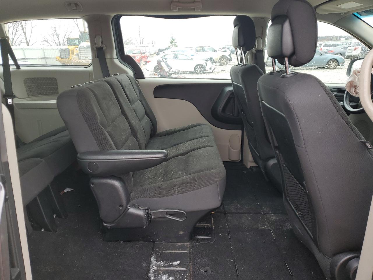 2017 Dodge Caravan - Image 11