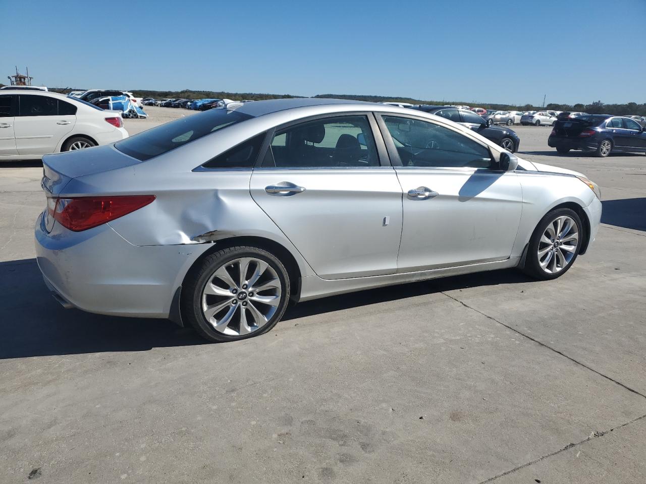 2013 Hyundai Sonata - Image 3