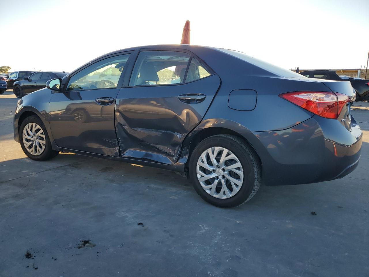 VIN 5YFBURHE0JP786004 2018 TOYOTA COROLLA no.2