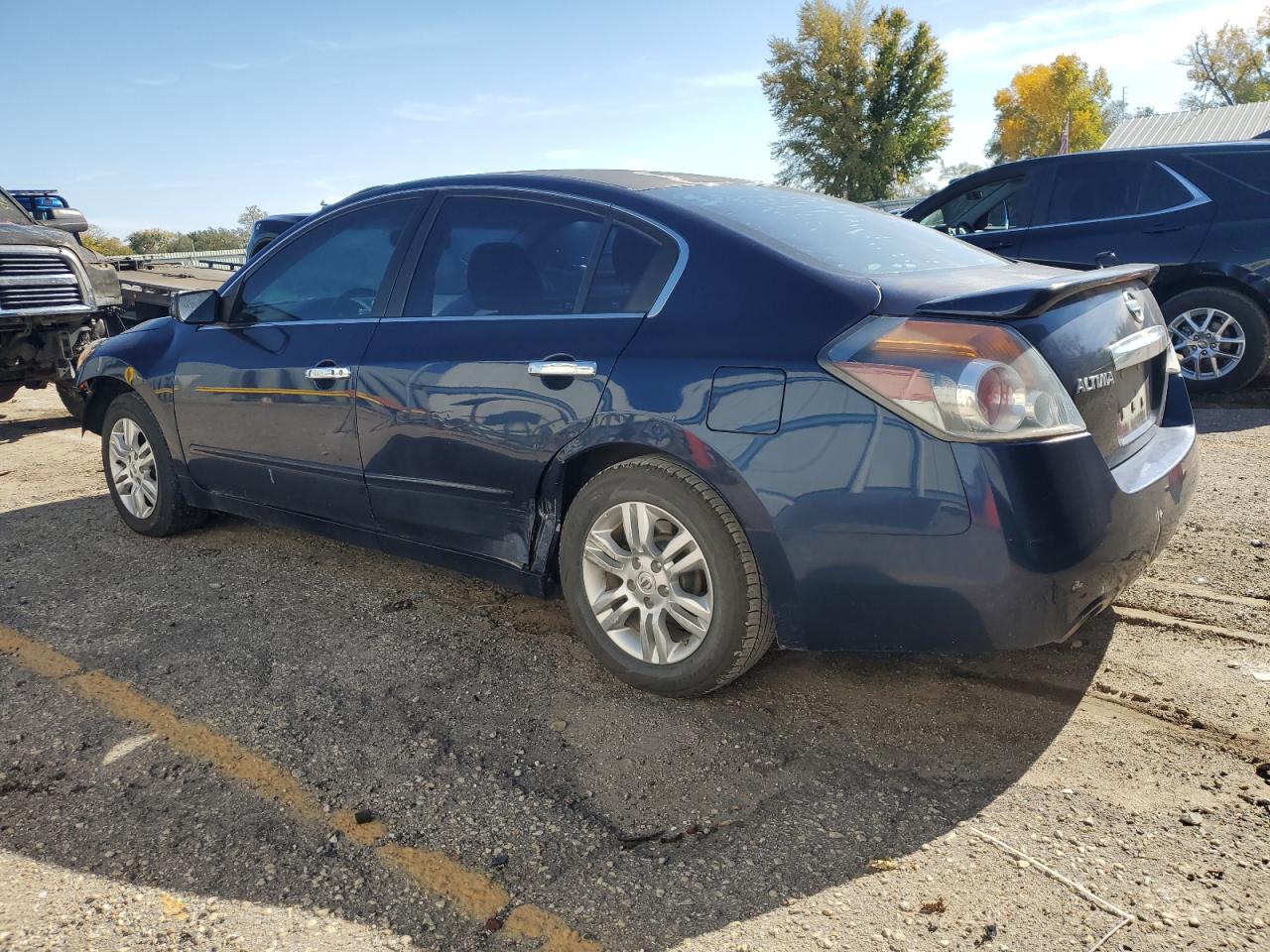 2010 Nissan Altima - Image 2