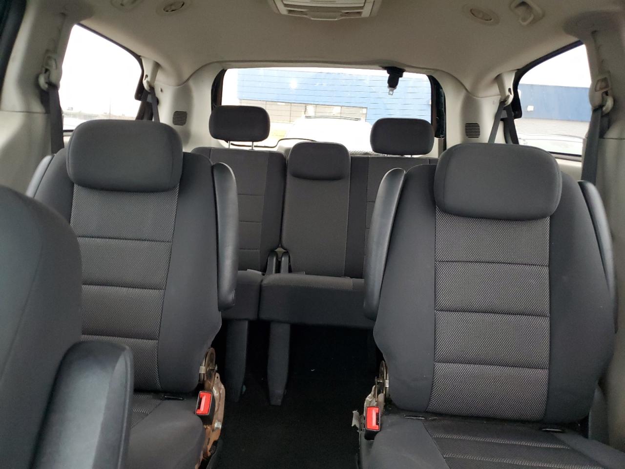 2009 Dodge Caravan - Image 10