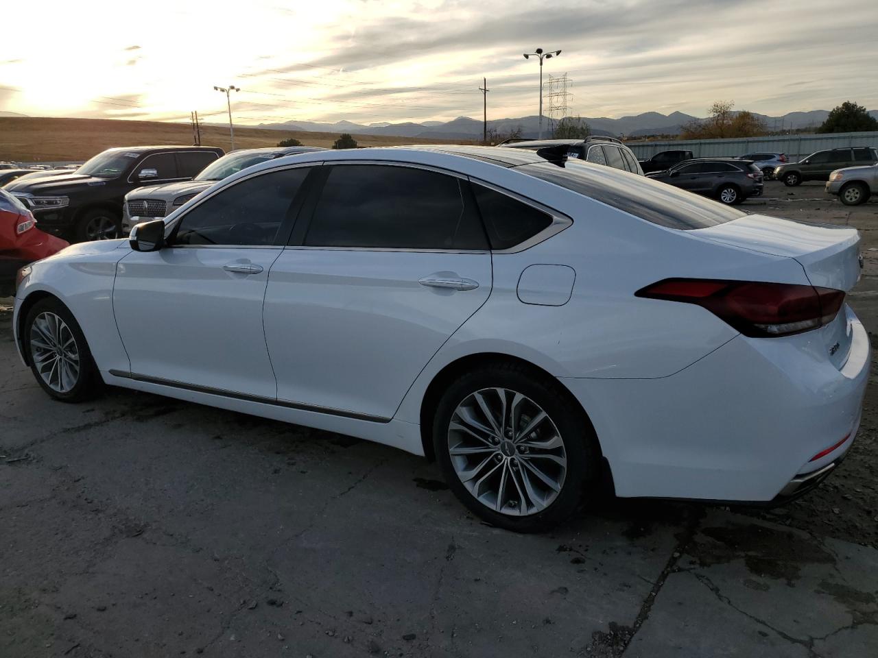 VIN KMHGN4JE2GU128269 2016 HYUNDAI GENESIS no.2